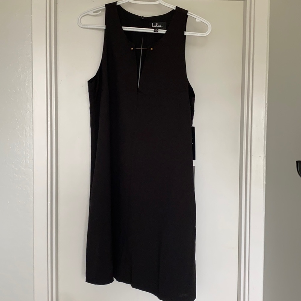 Lulu’s black dress